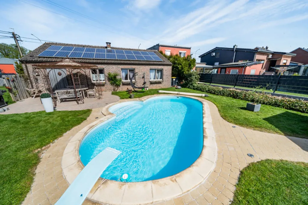 Bassein - Bungalow with Pool and Terrace in Awans
