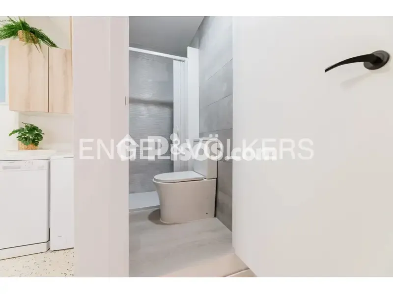 Baños - Piso con balcón en Poblados Marítimos