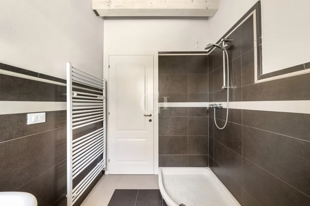 Bagni - Lakefront Apartment with Panoramic View in Torri del Benaco