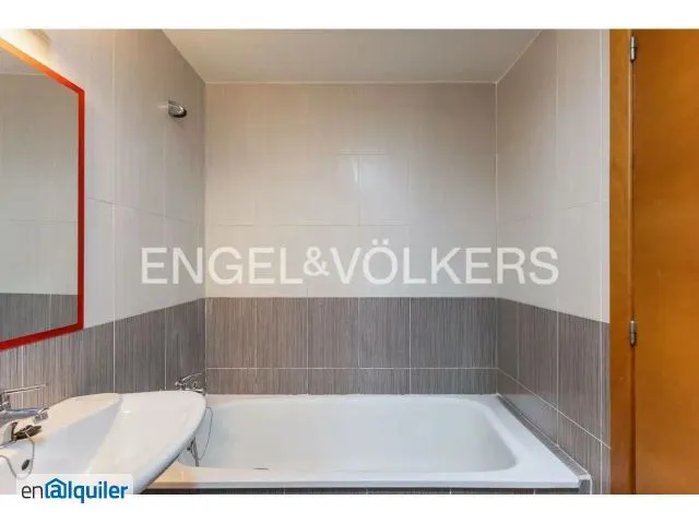 Vannitoad - Apartment with Garage in Russafa–Eixample, Valencia