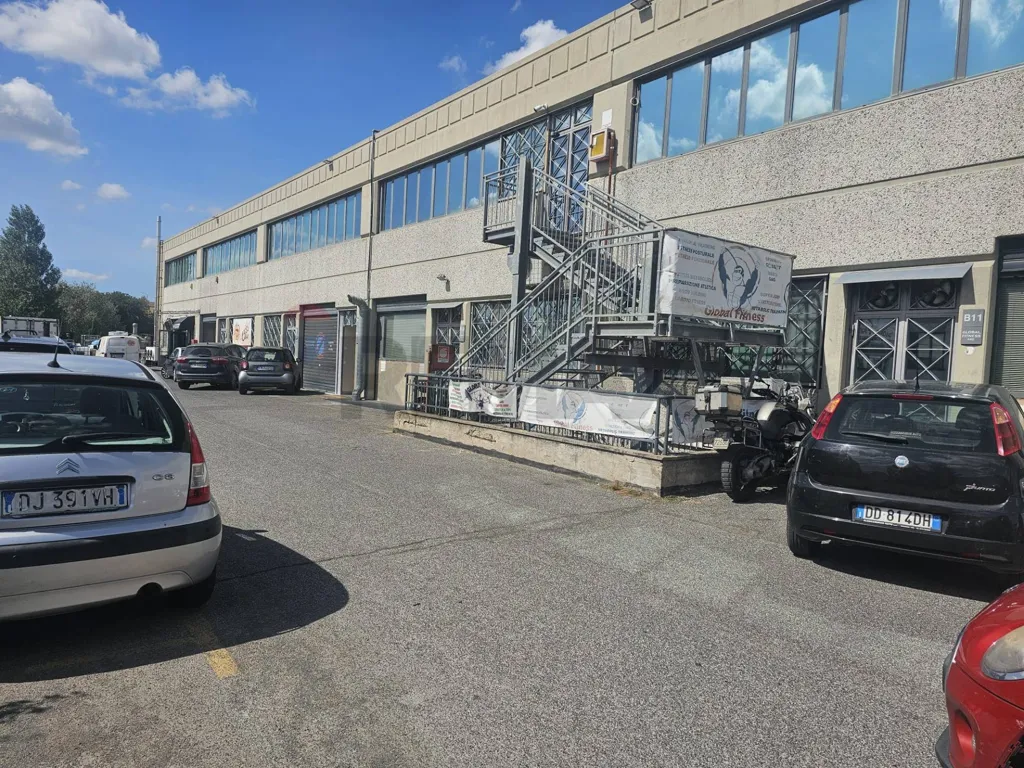 Extérieur - Commercial Space with Parking in Formello