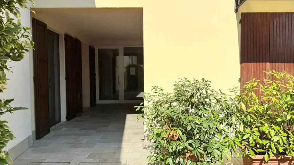 Entrée - Armed Studio with Garage in Faenza