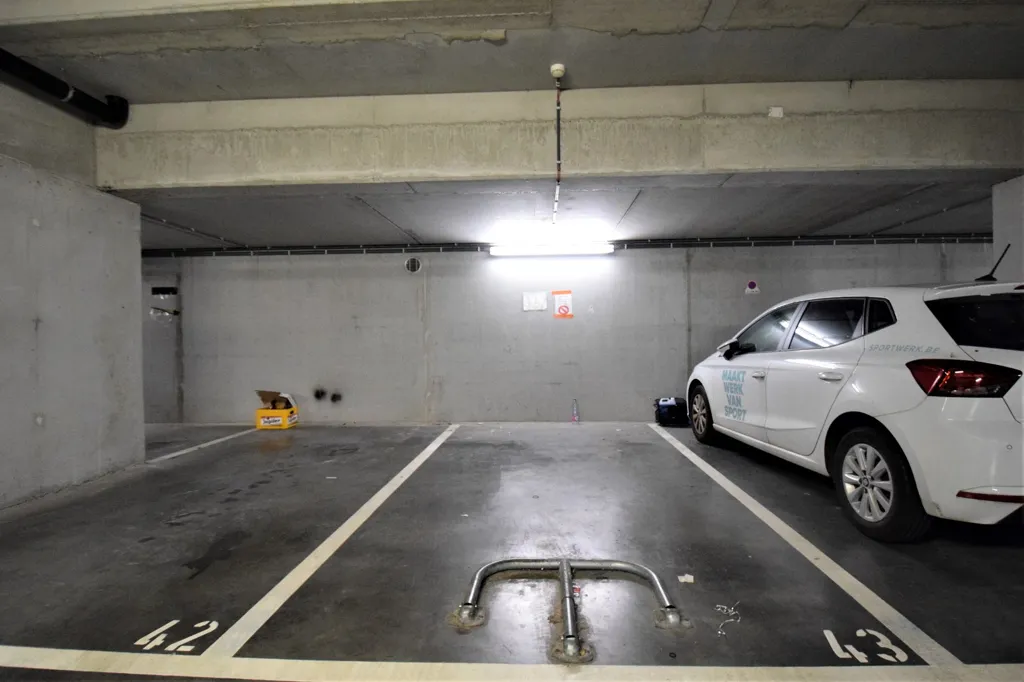 Garage - Garage à Gent, Proche des Commodités
