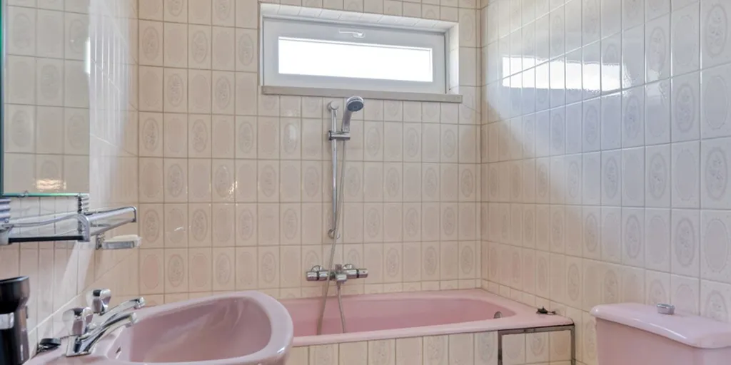 Salles de bain - Maison avec Hangar au Centre de Mol