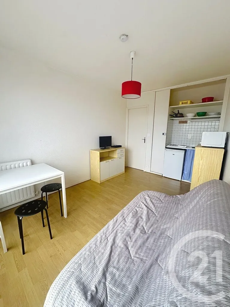 Chambres - Studio Meublé avec Parking à Orléans