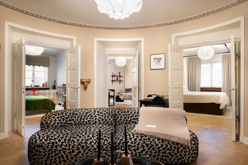 Séjour - Renovated Flat with Library in Enskede