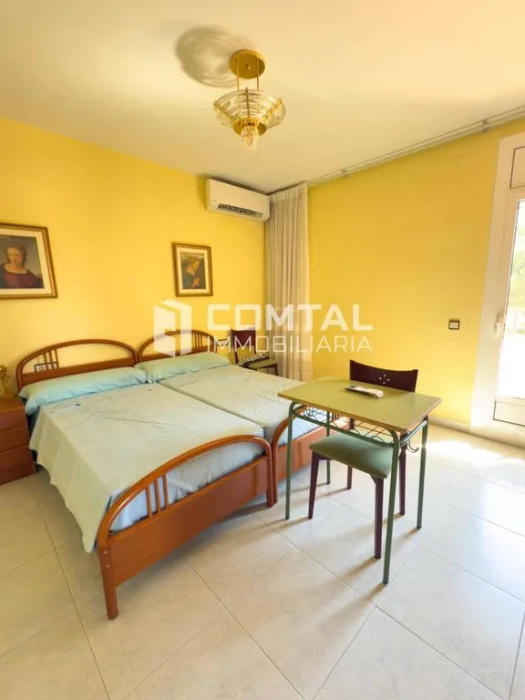 Bedrooms - Luxury Detached House with Private Pool in Cubelles