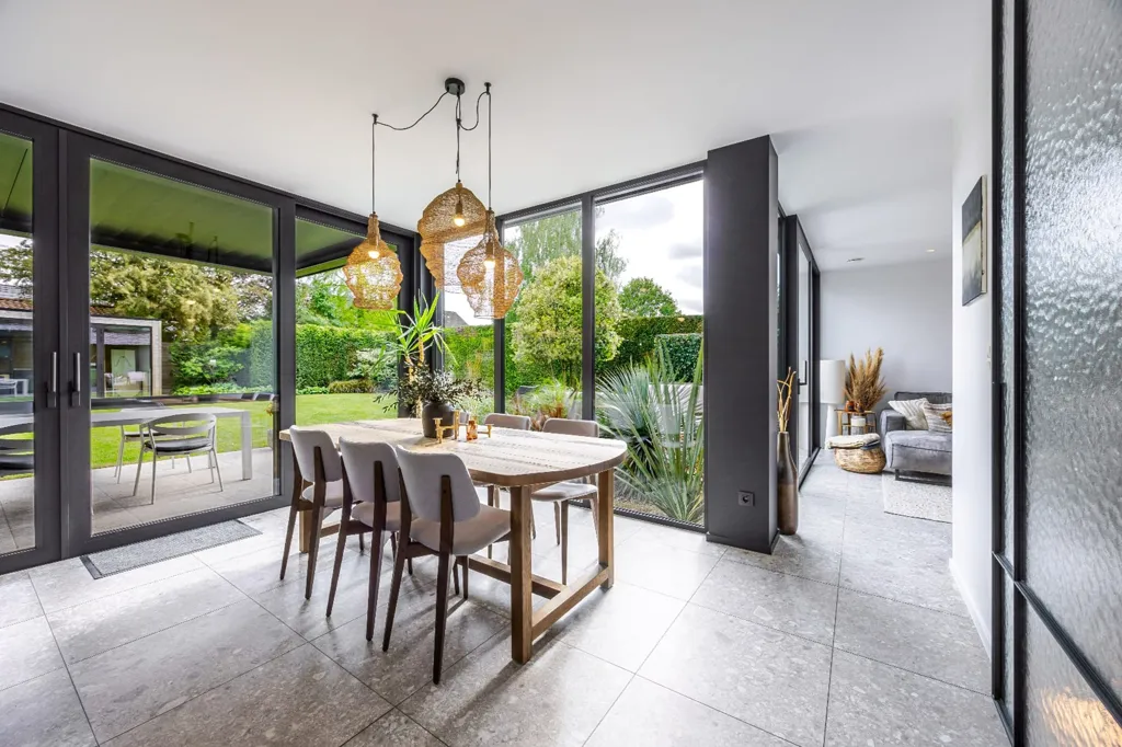 Söögituba - Luxury Villa with Garden in Lint
