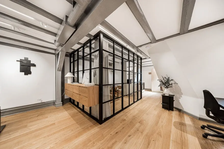 Bureau - Comprehensively Renovated Office in City Centre