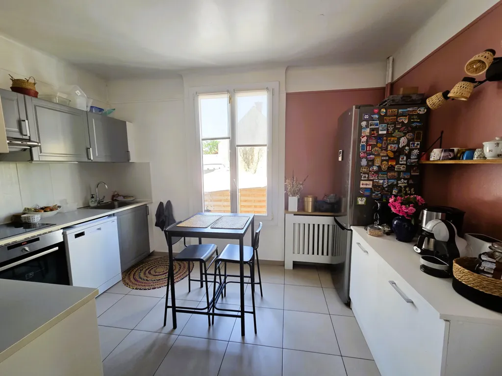 Cuisine - Maison Individuelle avec Hauteurs de Plafond à Savigny-sur-Orge