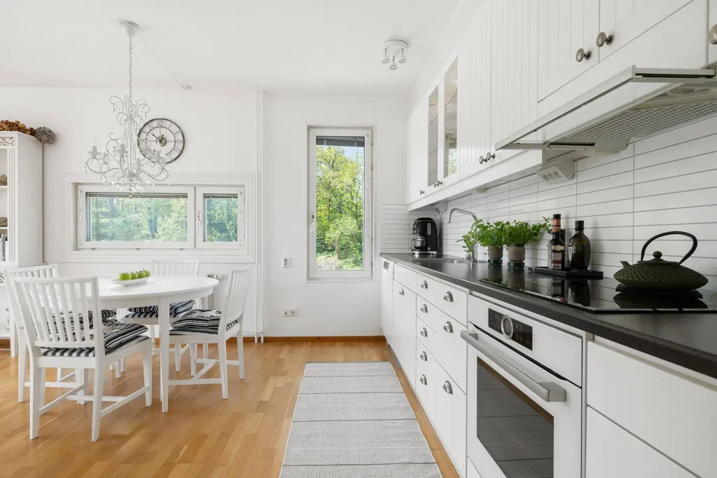 Cuisine - Modern Apartment with Balcony near Farsta