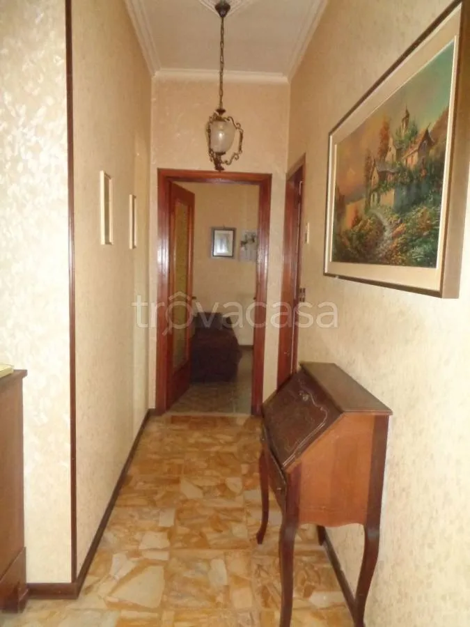 Esik - Apartment with Balcony in Cuneo