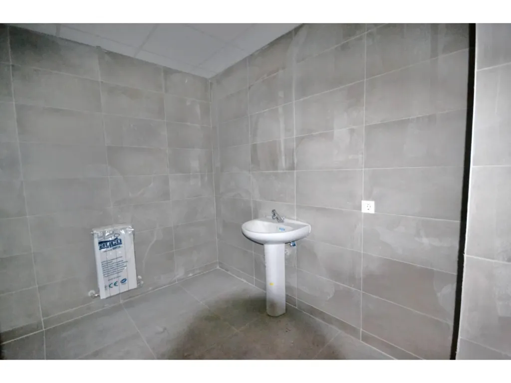 Bagni - Modern Business Premises with Accessibility in Palencia