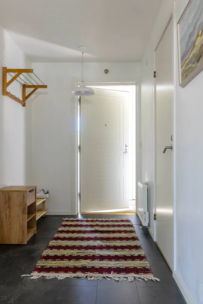 Ingresso - Apartment with South-West Balcony in Central Lagan