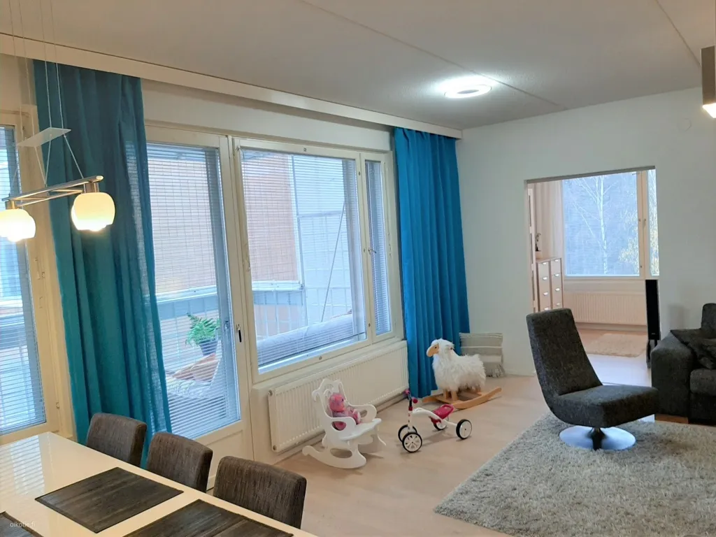 Dining Room - Bright Two-Bedroom Apartment with Sauna in Pitäjänmäki