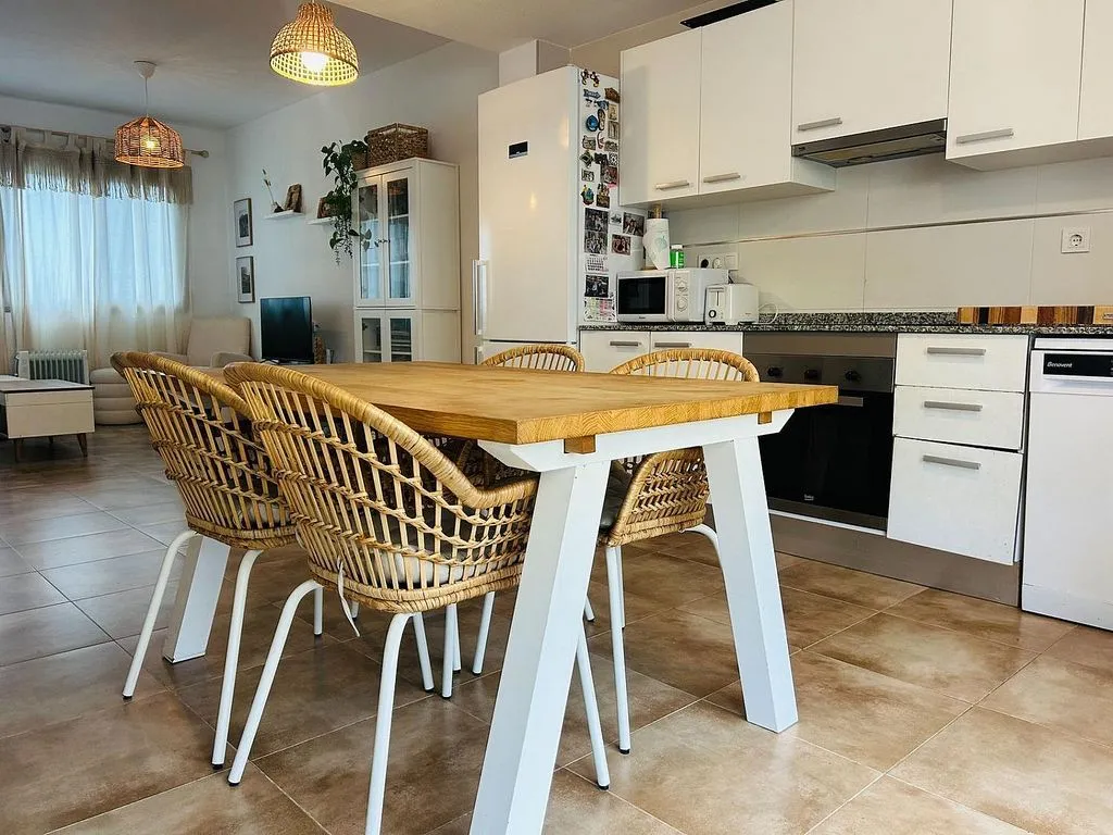 Söögituba - Two-Bedroom House with Pool in Las Lomas del Rame