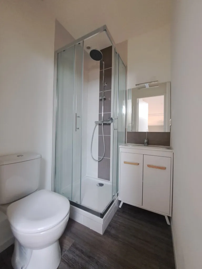 Salles de bain - Studio Meublé à Clermont-Ferrand, Près du Tram