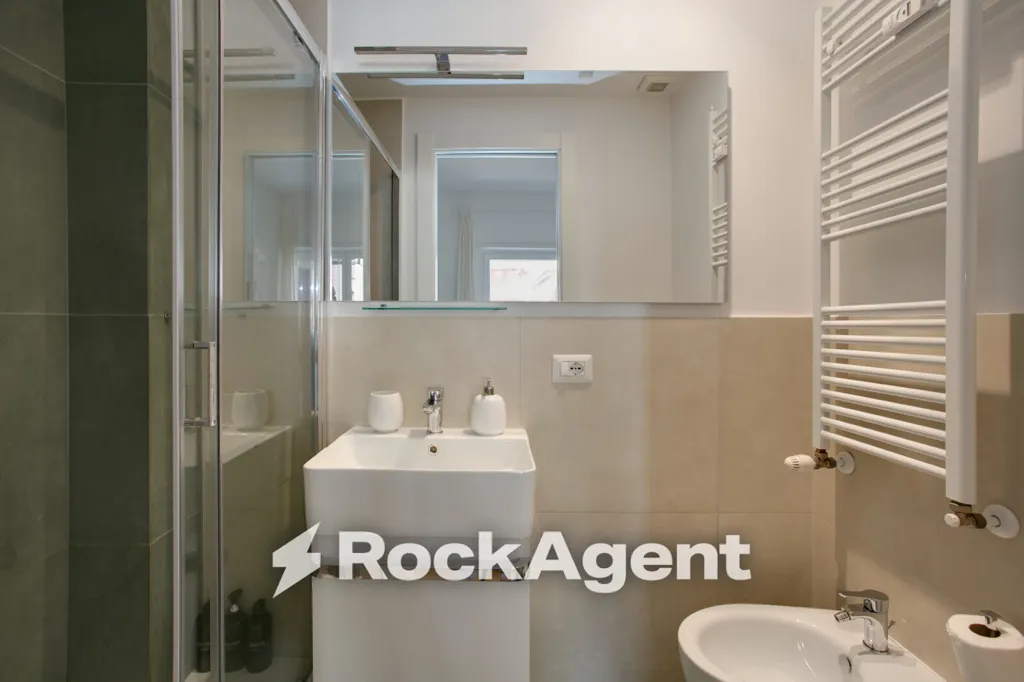 Vannitoad - Ristruttured Apartment with Balcony in Rome