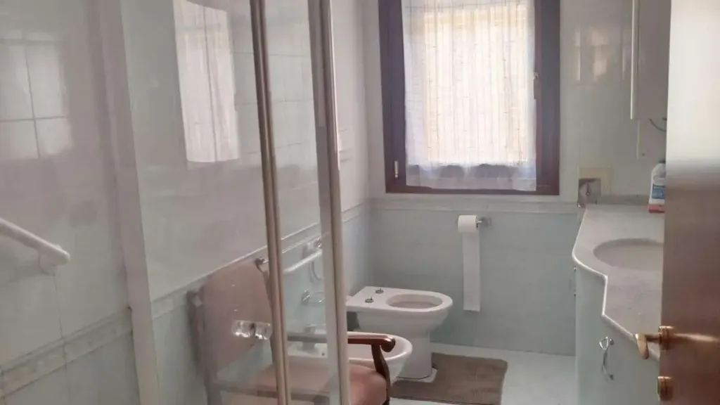 Salles de bain - Rustic Bilocale with Garage in Conselice