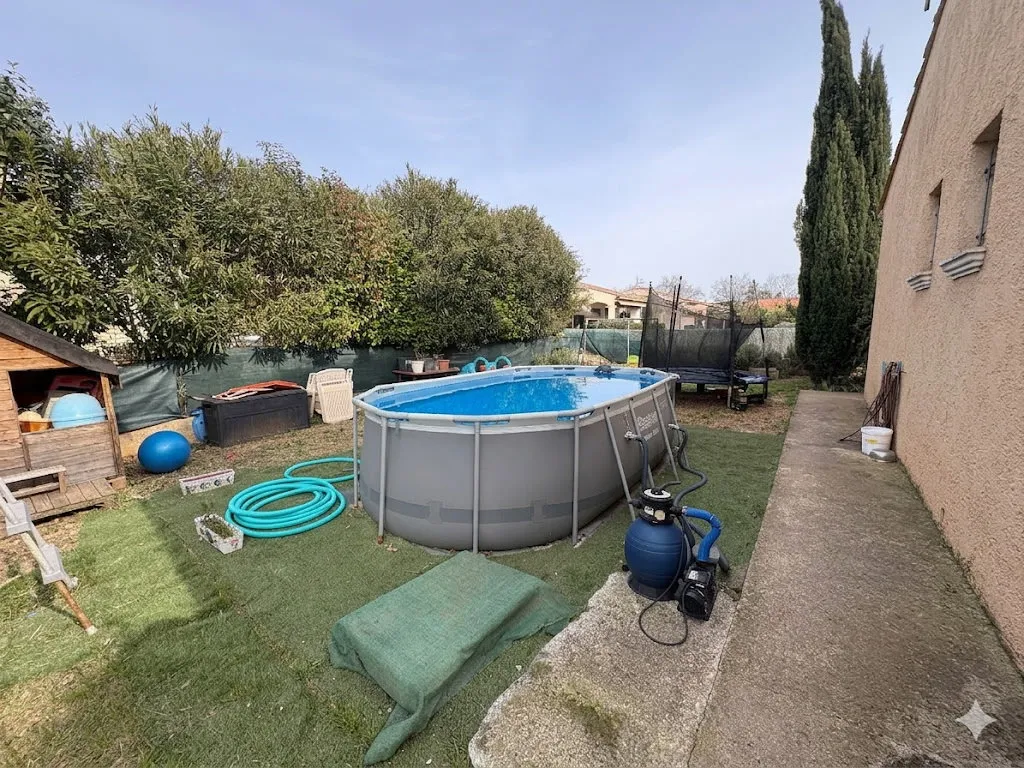 Bassein - Jumelé with Garden in Le Luc