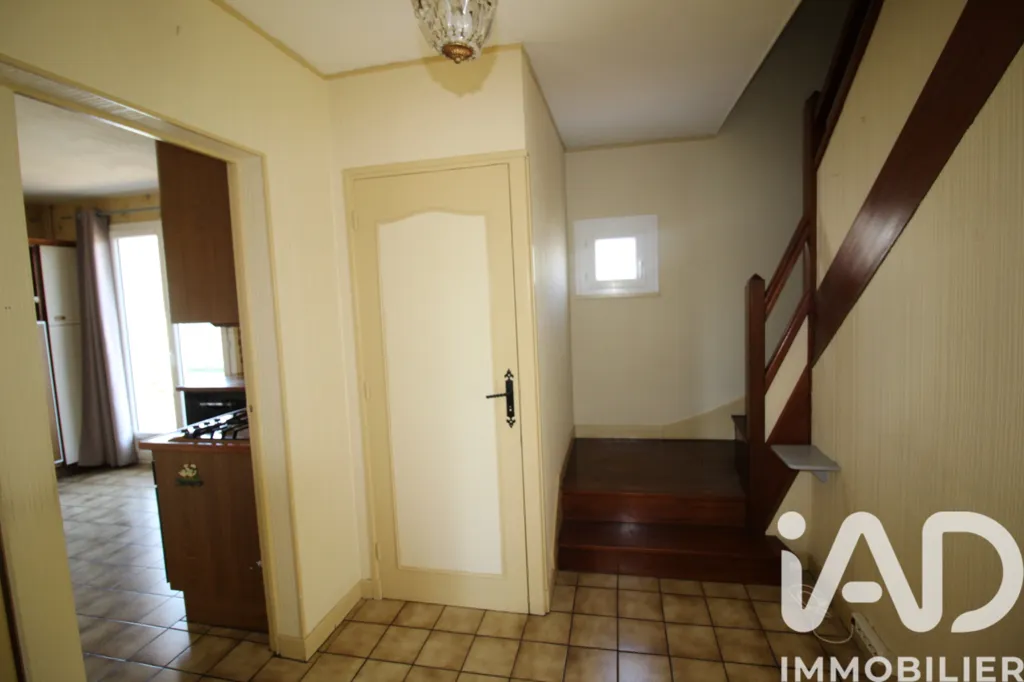 Entrée - Maison avec Jardin Arboré et Balcon à Proximité