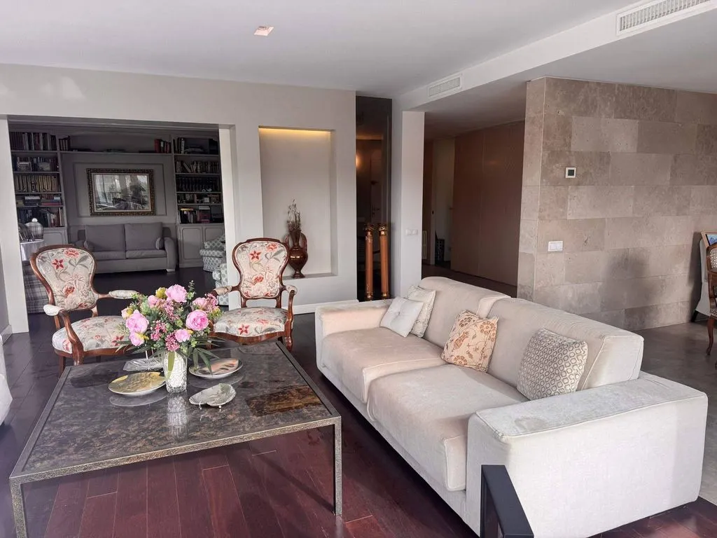 Living Room - Luxury Flat with Pool on Arroyofresno Street, Madrid