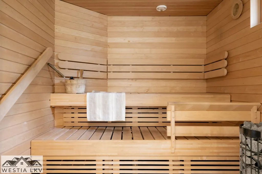 Stanze - Contemporary Timber House with Balcony in Hyvinkää