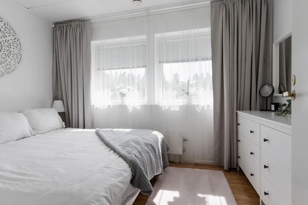 Bedrooms - Terraced House with Two Balconies in Dalsjöfors