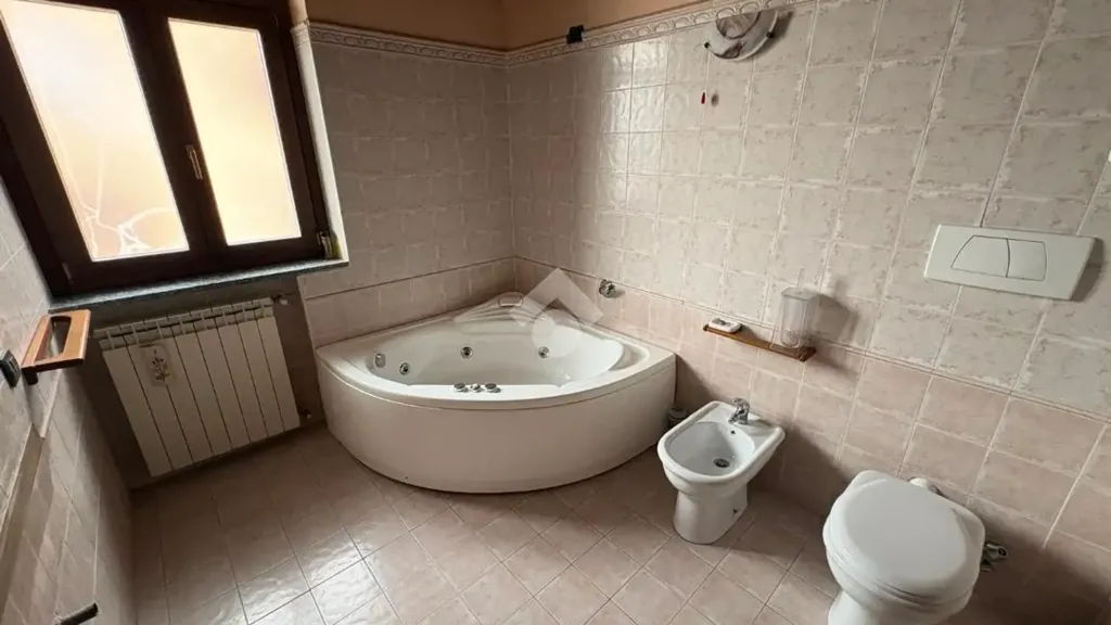 Bathrooms - Spacious 4-Bedroom Apartment in Sozzago