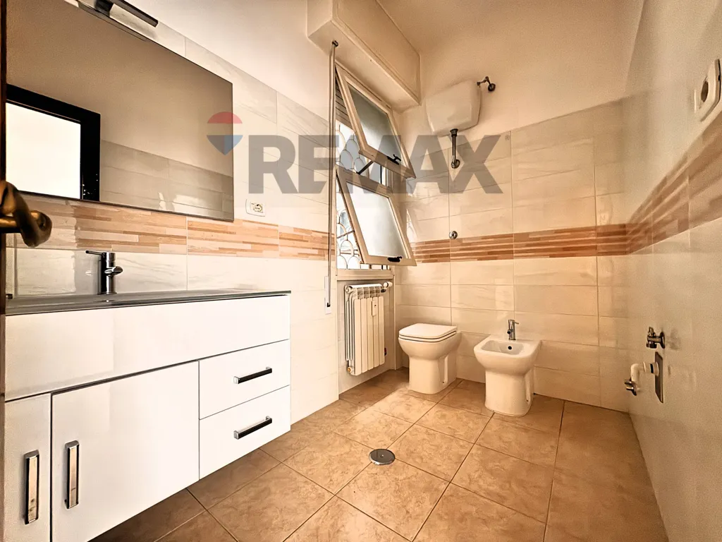 Bagni - Spacious Apartment with Parking in Ostia Ponente