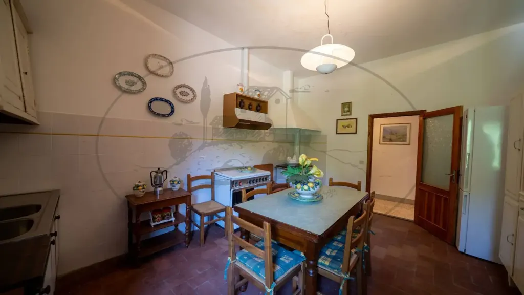 Söögituba - Rustic Farmhouse with Multiple Uses in Figline Valdarno