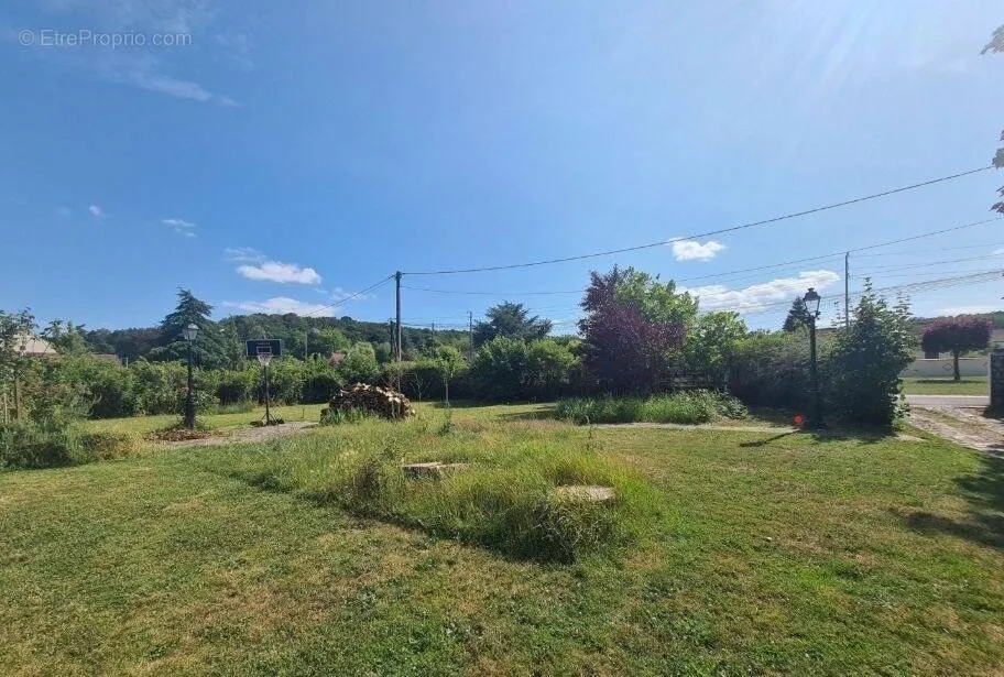 Aed - 720 m² Plot with Garden in Rueil-Malmaison