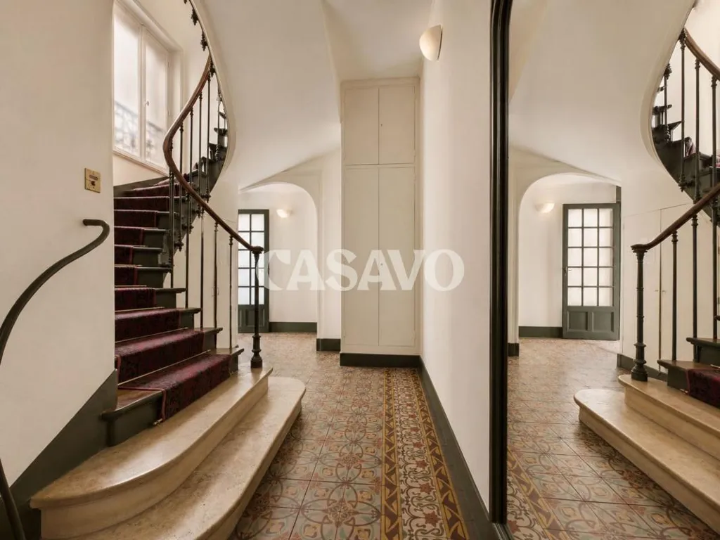 Pièces - Appartement Rénové avec Triple Orientation au 7ème Arrondissement