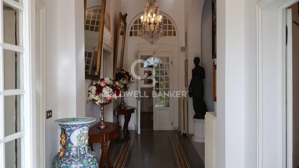 Esik - Historic Villa with Garden in Filottrano