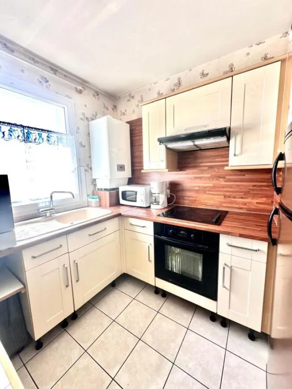 Cuisine - Appartement avec Balcon et Ascenseur à Noiseau