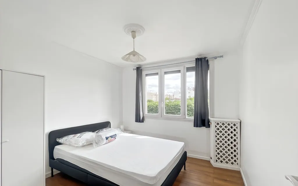 Magamistoad - Meubled Flat with Balcony in Bondy