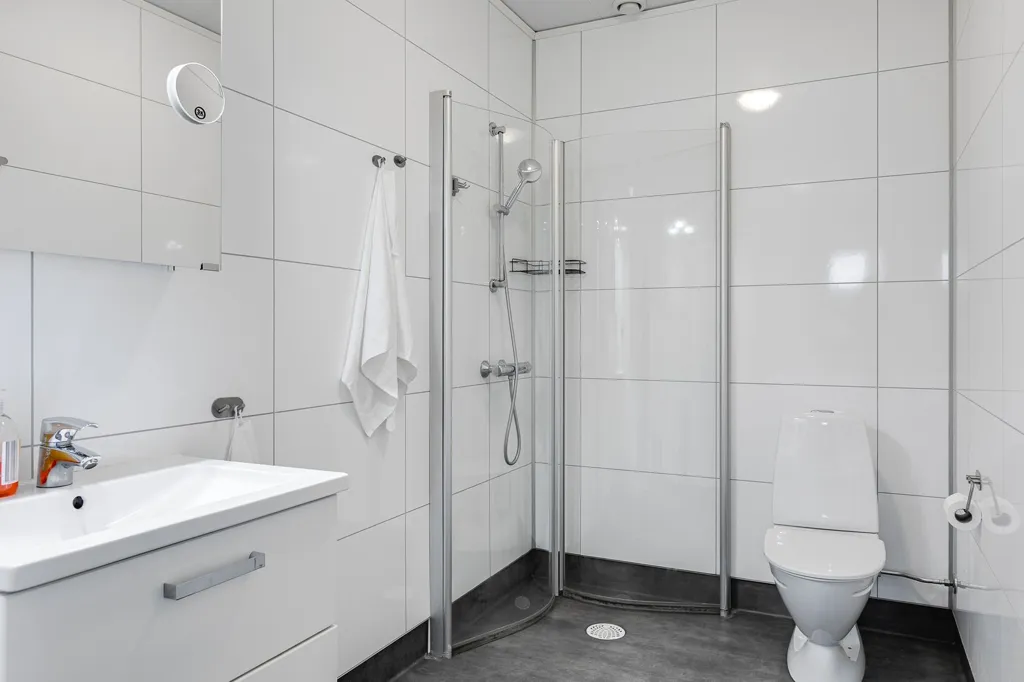 Bathrooms - Bostadsrättsparhus with Garden in Burlöv