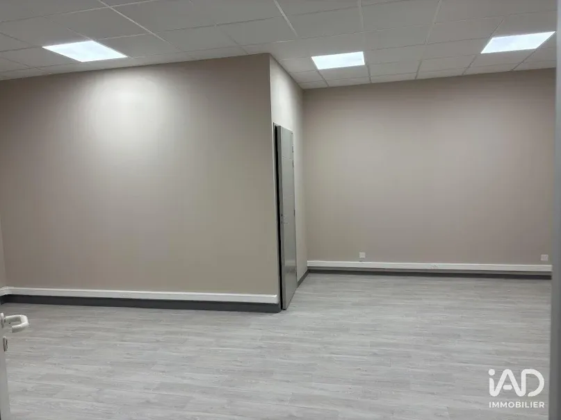 Toad - Commercial Space with Accessibility in Compiègne