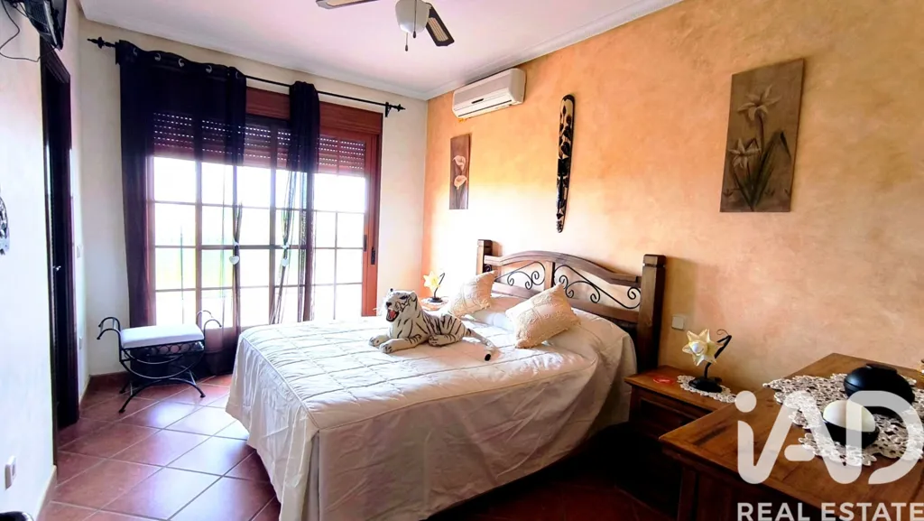 Magamistoad - Chalet with Large Garden in Colmenar de Oreja