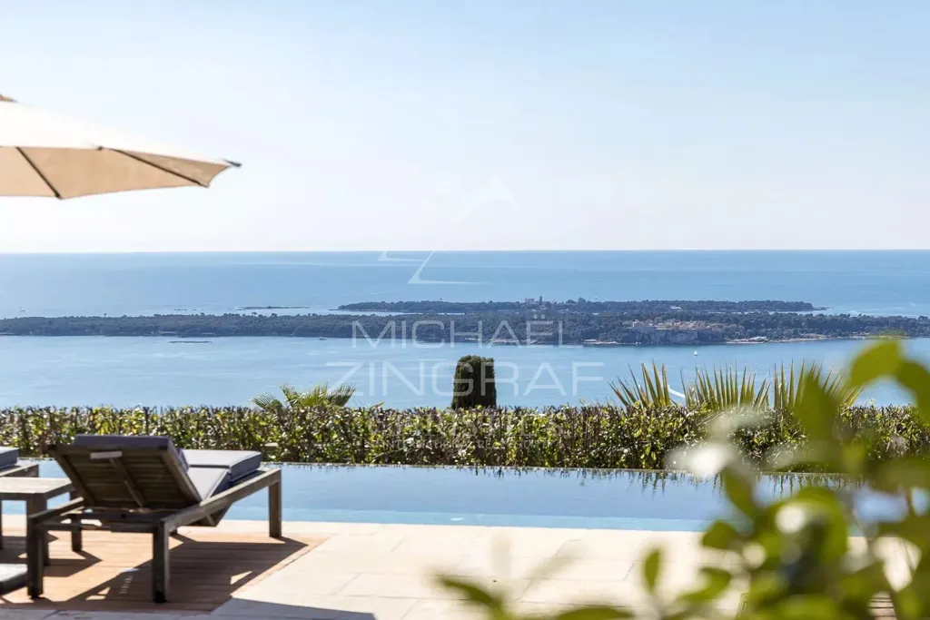Piscine - Villa avec Vue Panoramique sur la Mer à SuperCannes