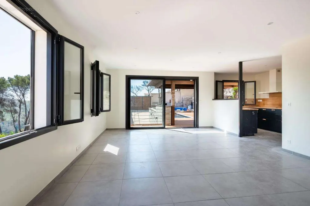 Séjour - Maison Contemporaine avec Piscine à Marseille
