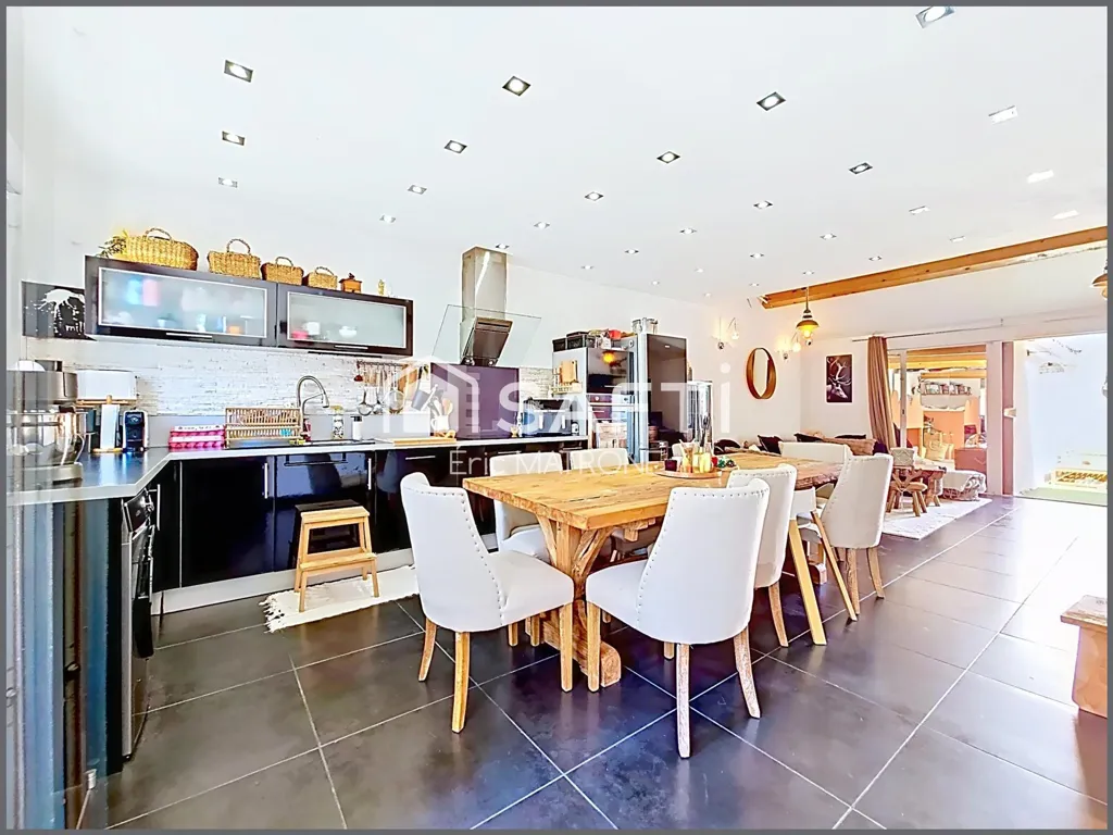 Dining Room - Charming Maison with Garden in Marseille 11th