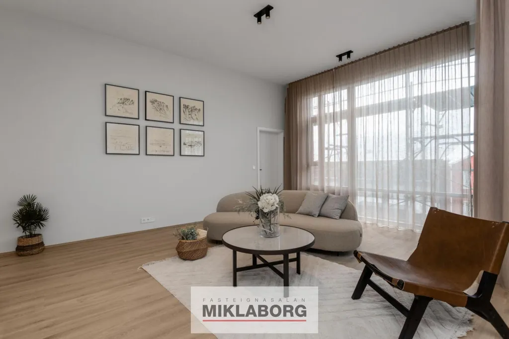 Elutuba - New Flat with Balcony in Hafnarbraut