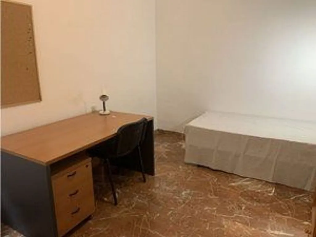 Bureau - Furnished Flat with Balcony in Granada