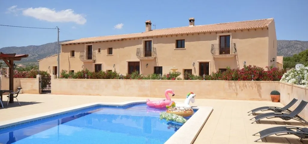 Bassein - Luxury Farmhouse with Pool in Monóvar