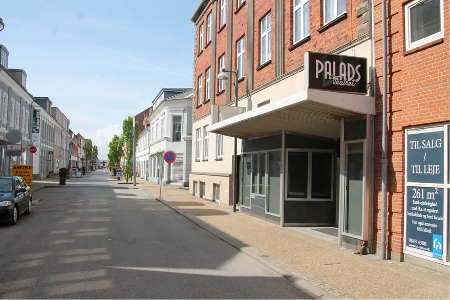 Extérieur - Former Cinema with Hall in Frederikshavn