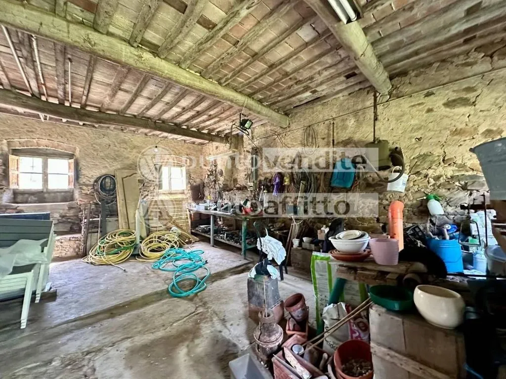 Pesuköök - Country House with Pool Potential in Capannori