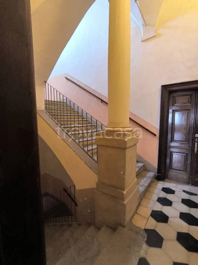 Pièces - Historic Apartment with Piazza View in Mondovì