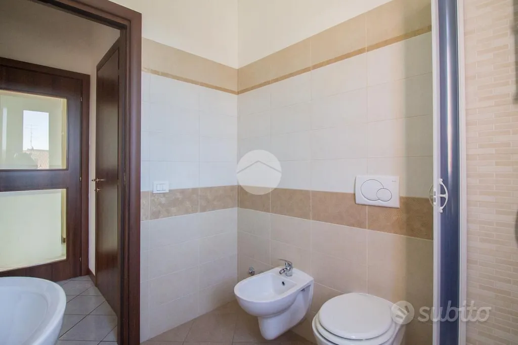 Vannitoad - Second Floor Flat with Balcony in Garbagnate Milanese