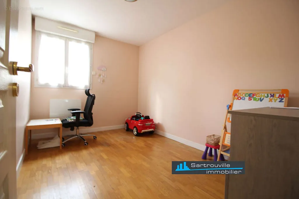 Chambres - Duplex Inversé avec Parking à Sartrouville